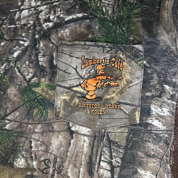 🦌 Russell Outdoors Camo Long Sleeve Tee – Lambert's Cafe Edition Size S - Picture 6 of 6